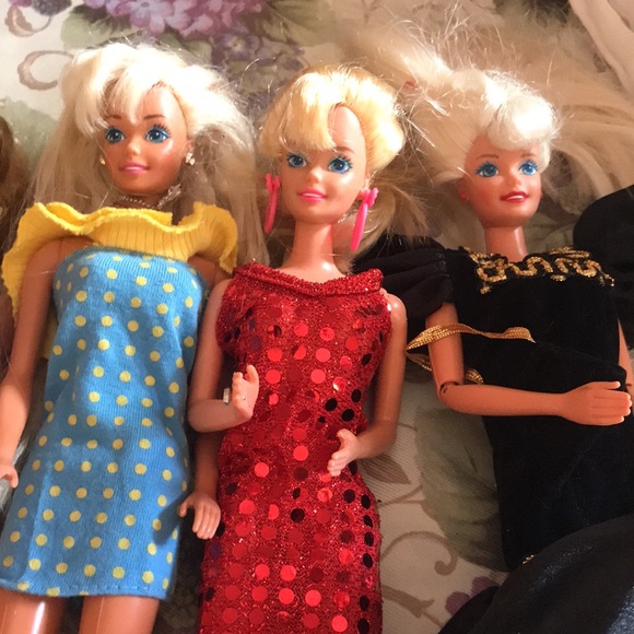 GROUP OF SEVEN BARBIE’S 1990s (WILL SELL SEPARATELY ) or bundled. - Picture 3 of 16